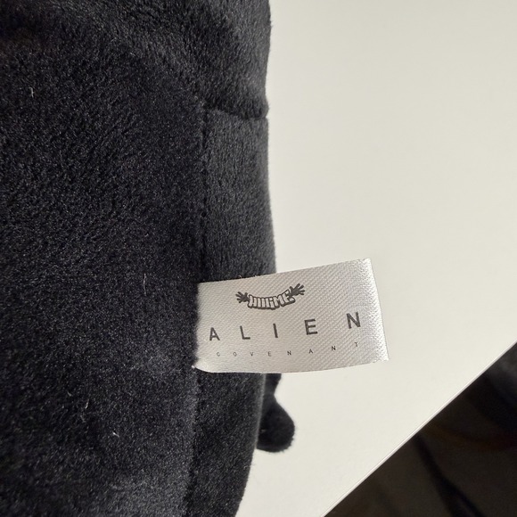 Kidrobot Alien Xenomorph 16" HugMe Vibrating Plush Tested & Works Horror SciFi - Picture 7 of 8